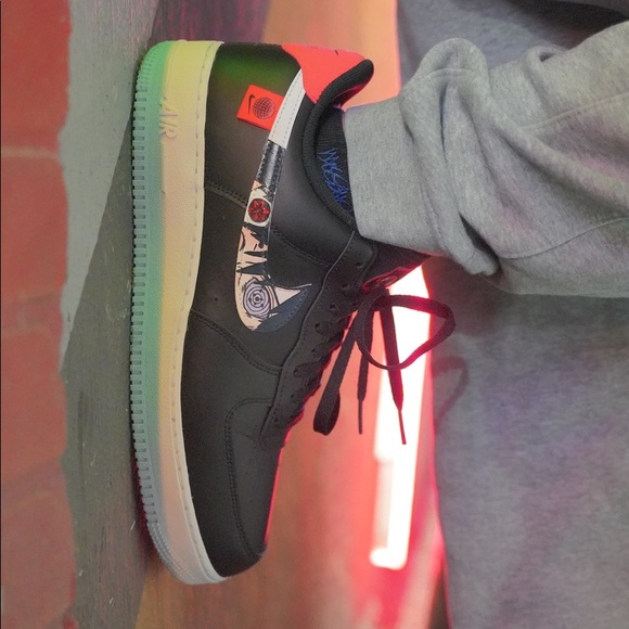 Customs - Picture 2 of 8